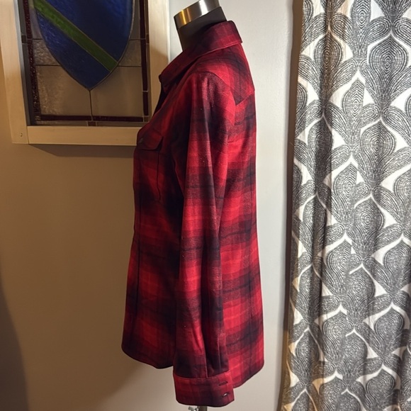 Pendleton 100% Virgin Wool Red & Black Plaid Button Down Shirt SZ Small - Picture 4 of 9
